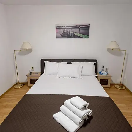 Gazde/Camere de închiriat Casa Maria *